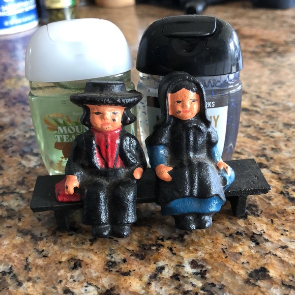 Vintage Cast Iron Amish Pennsylvania Dutch Blue Boy & Girl on Bench 2" Tall - Picture 6 of 7